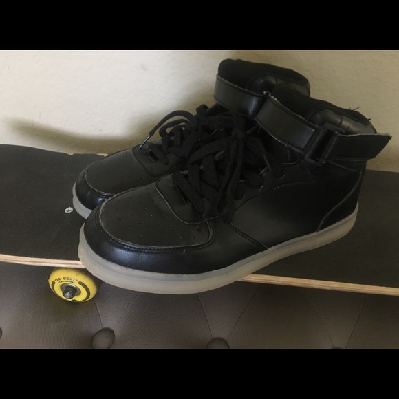 LED light up sneakers - Picture 5 of 8